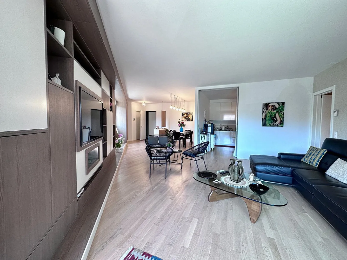 Modern and Central Apartment - Photo 11 of 18