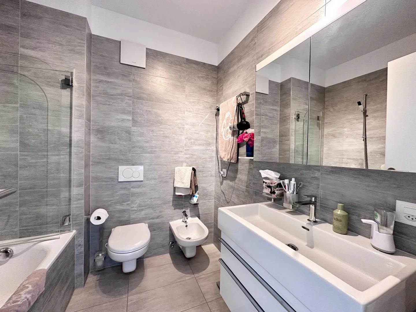 Modern and Central Apartment - Photo 14 of 18