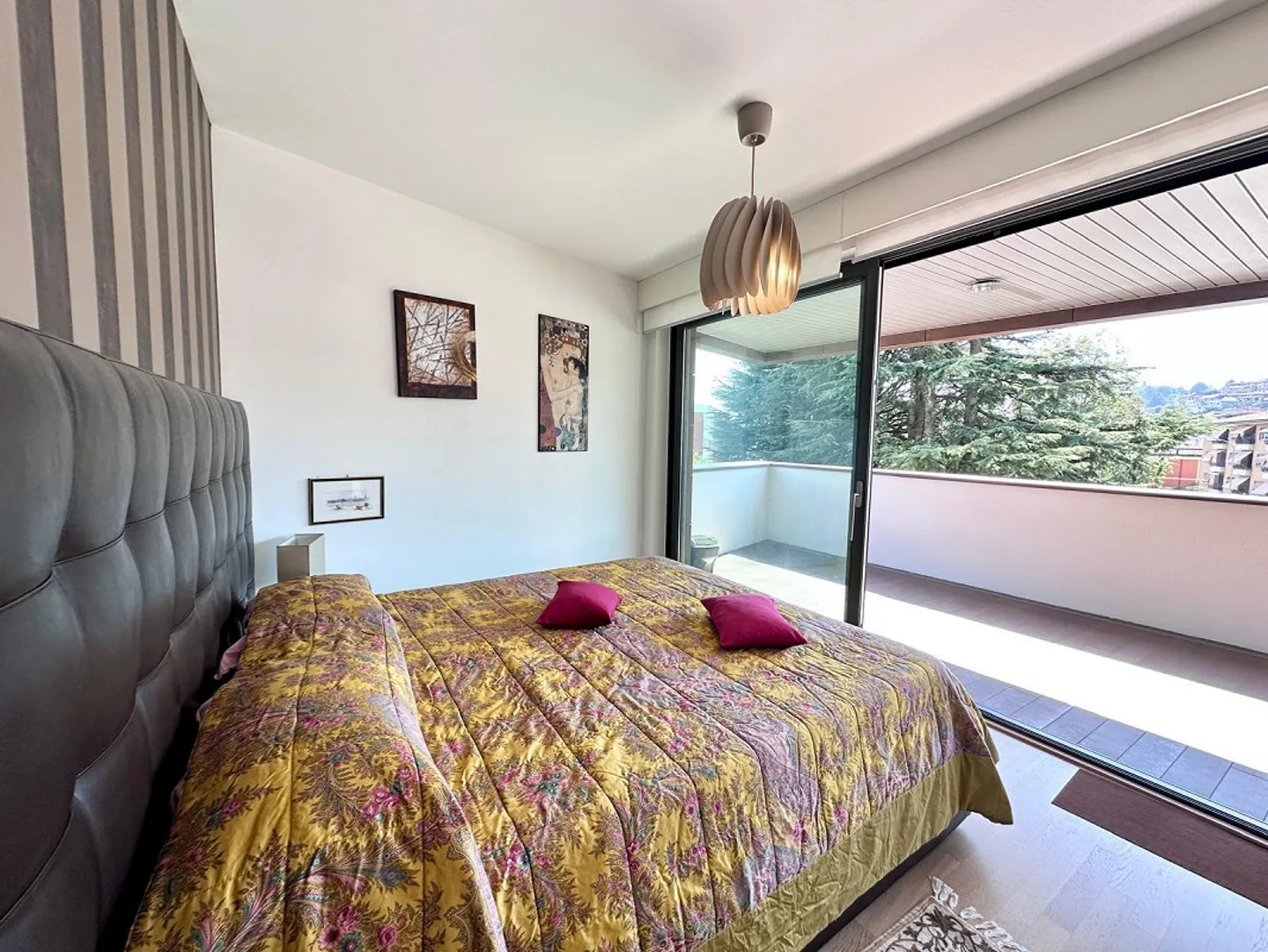 Modern and Central Apartment - Photo 8 of 18