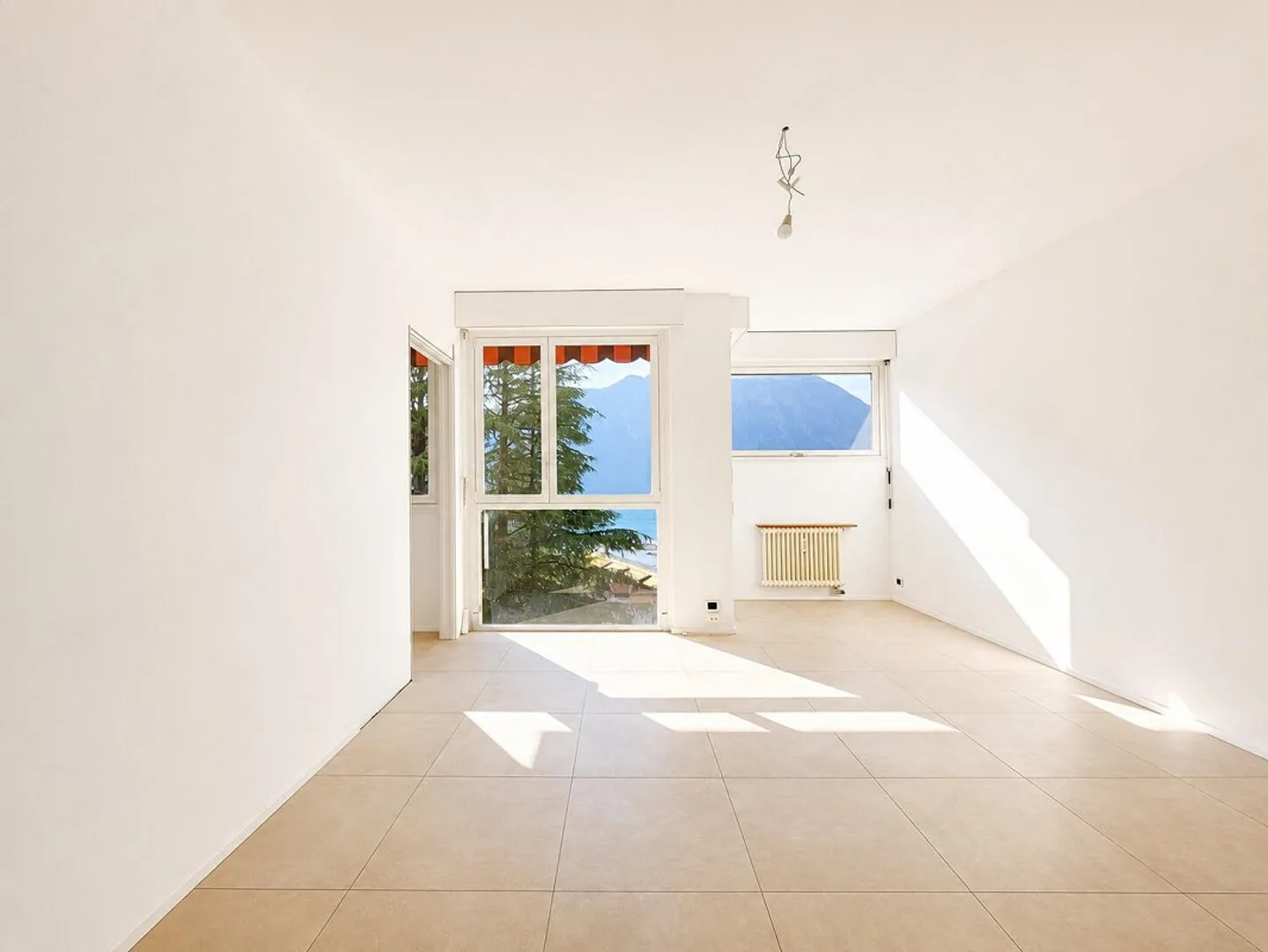 BEAUTIFUL 2.5 ROOMS APARTMENT FOR RENT WITH LAKE VIEW - Photo 3 of 9