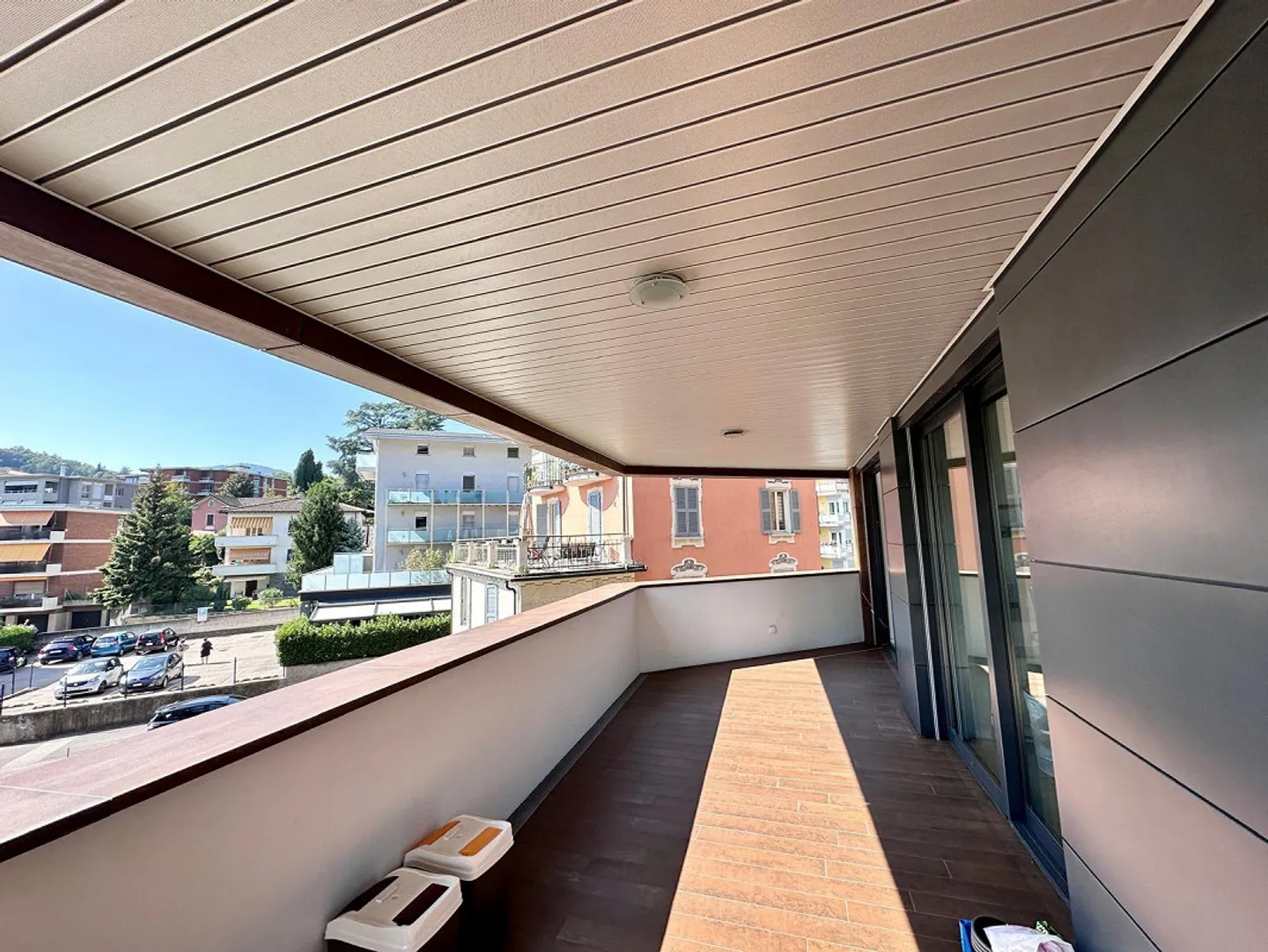 Modern and Central Apartment - Photo 9 of 18