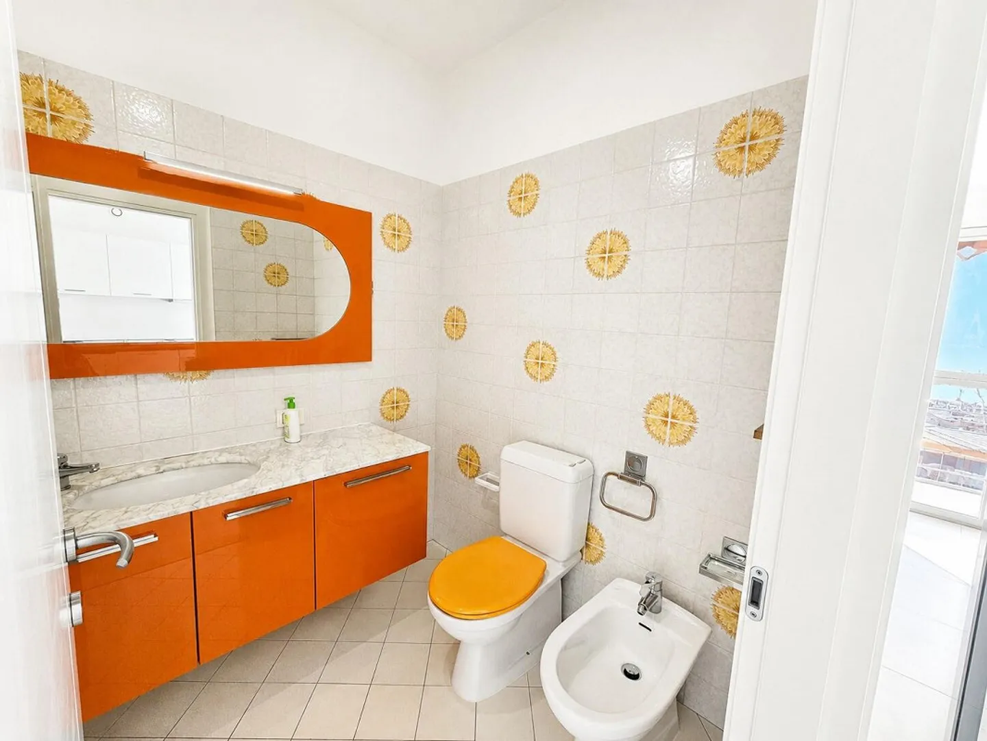 BEAUTIFUL 2.5 ROOMS APARTMENT FOR RENT WITH LAKE VIEW - Photo 7 of 9