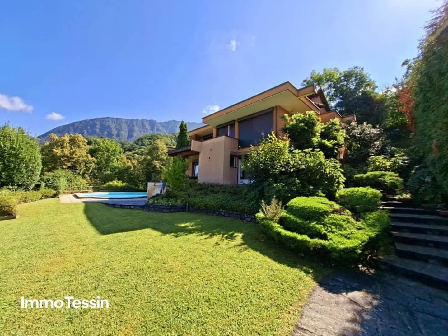 HIGHLIGHT: Exklusive Doppel Villa mit Pool und riesigem Grundstück ... - Foto 1 von 13