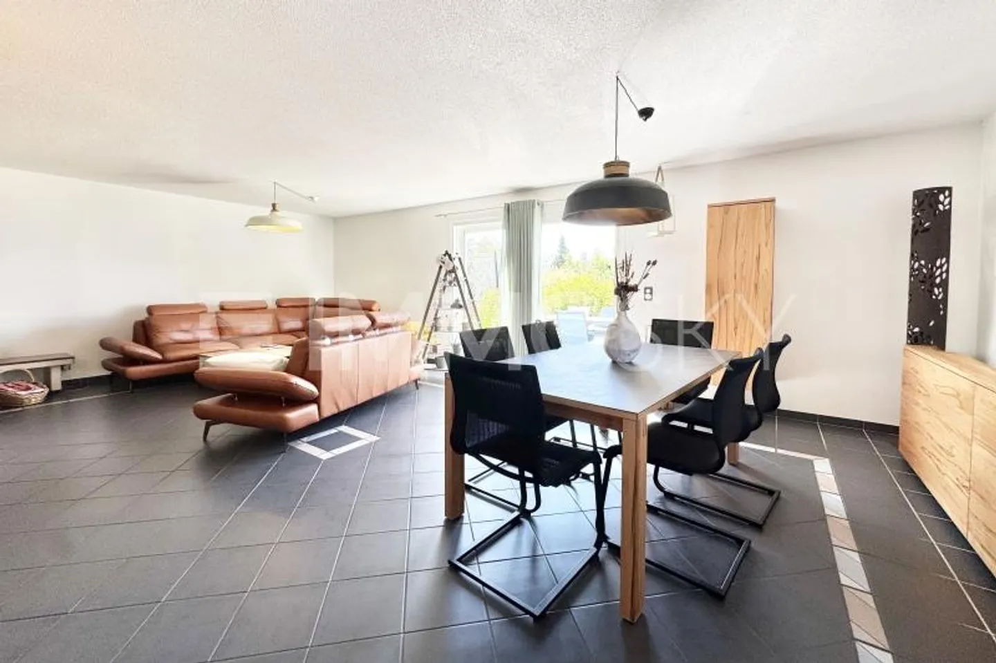 Magnificent house in the heart of Franches-Montagnes - Photo 3 of 9