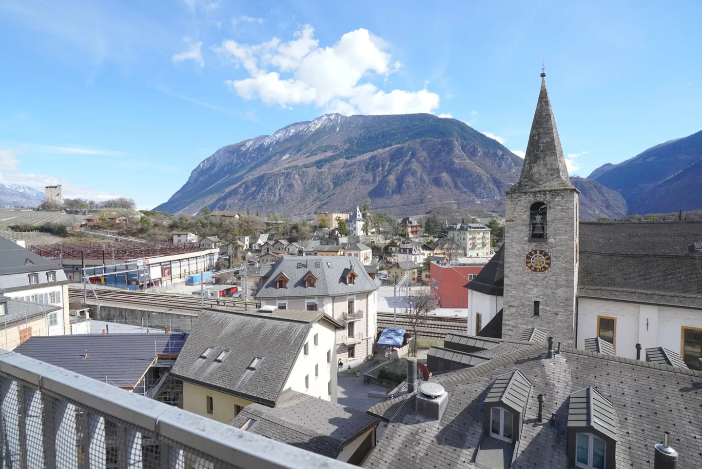 CITY CENTER OF SIERRE
DUPLEX APARTMENT WITH VIEW - Photo 15 of 17