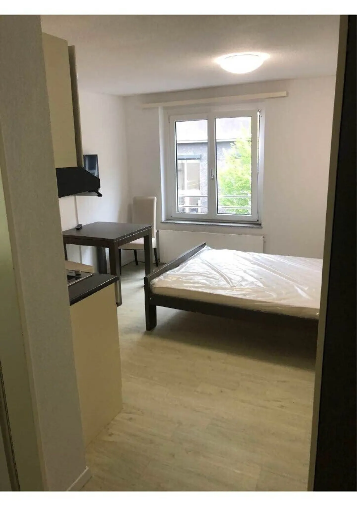 Furnished 1-room apartment at an unbeatable price! - Photo 2 of 5