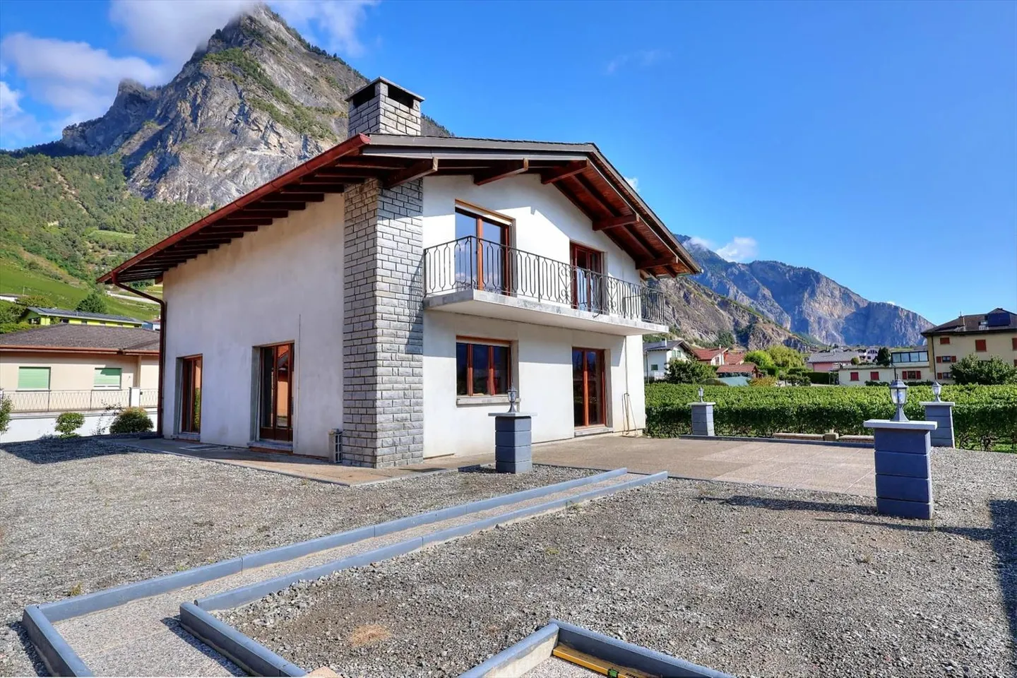 Leytron | Villa individuelle 5.5 pièces - Séduisants volumes et potentiel except - Photo 1 sur 9