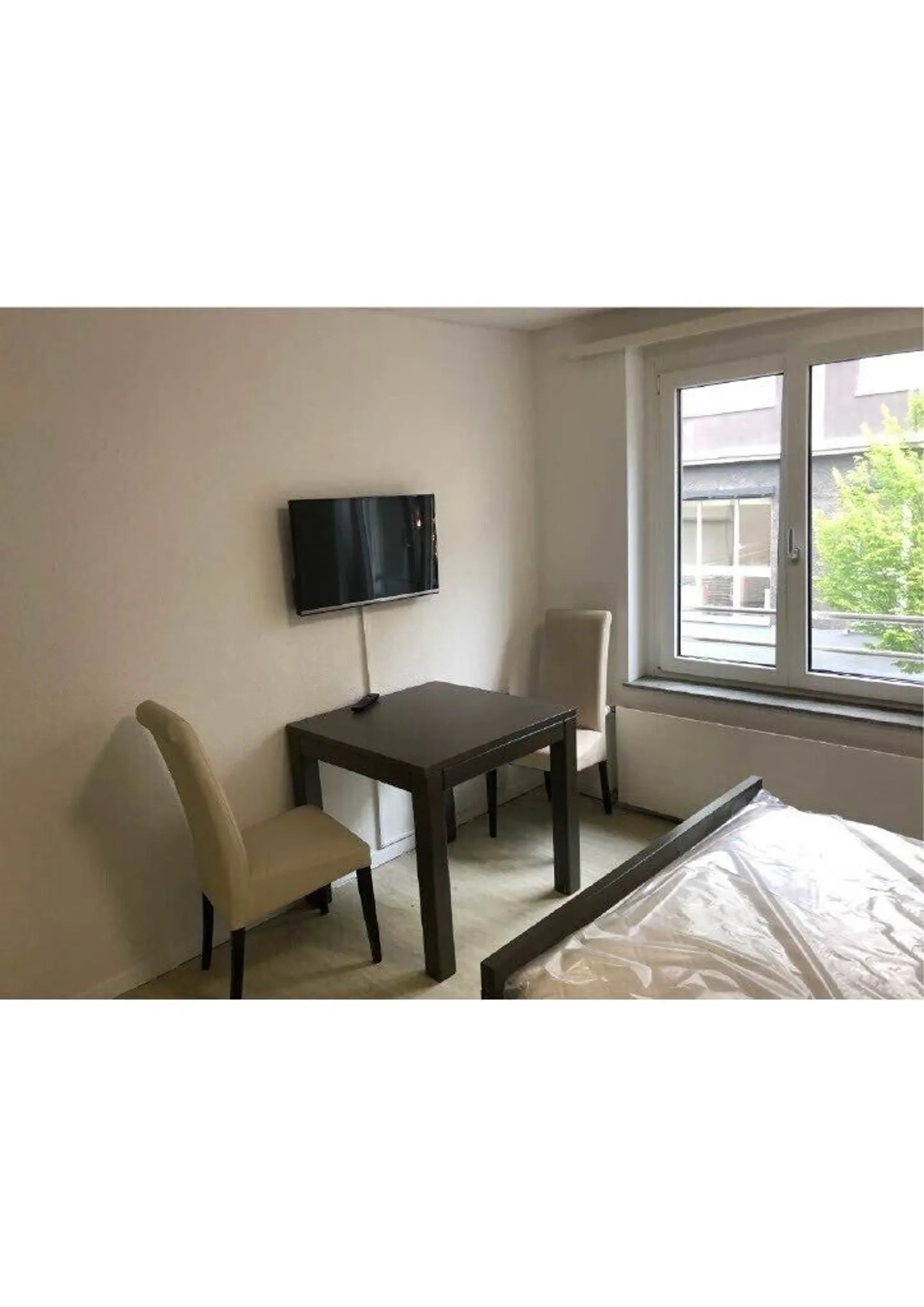 Furnished 1-room apartment at an unbeatable price! - Photo 1 of 5