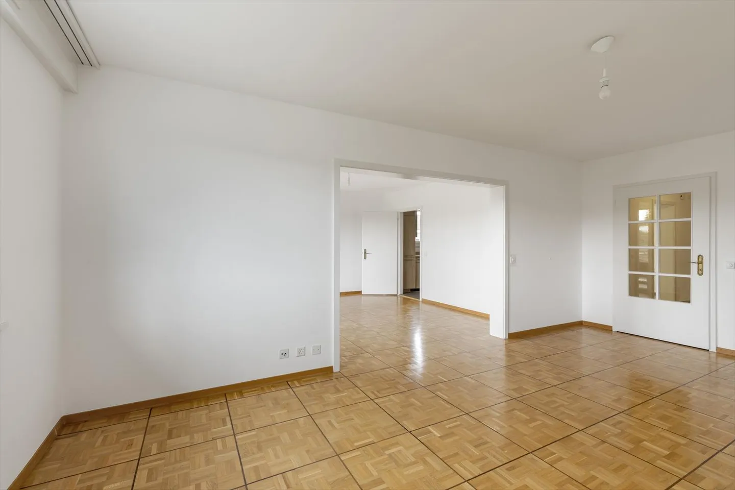 Elegant duplex apartment, 6 rooms, in a peaceful setting - Photo 3 of 11