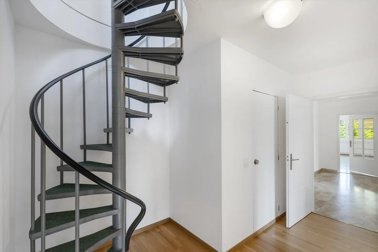 Elegant duplex apartment, 6 rooms, in a peaceful setting - Photo 8 of 11