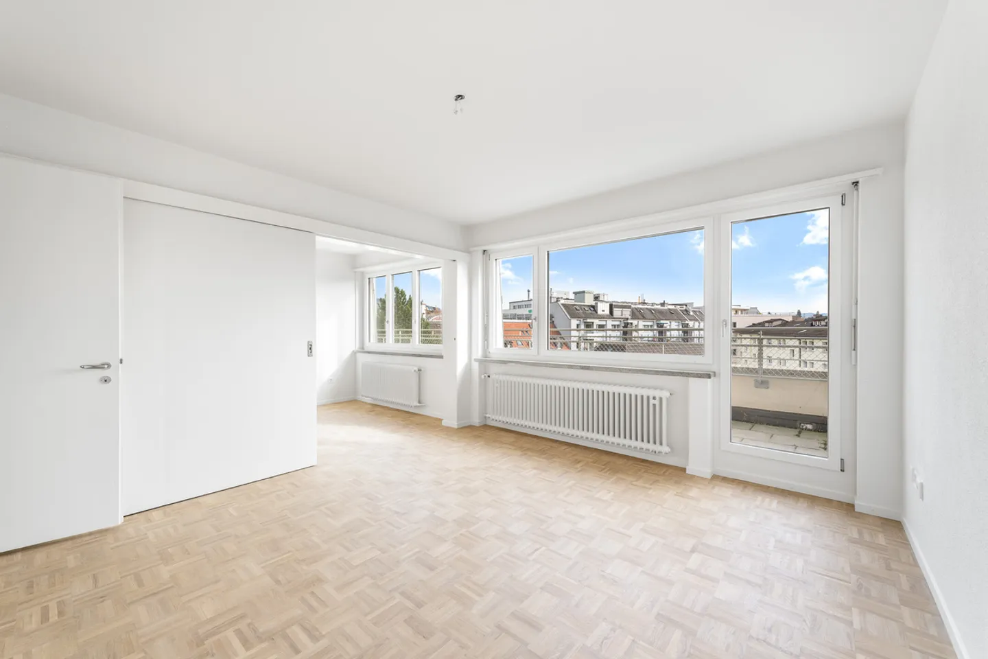 Freshly renovated - Central - Modern - Your new home? - Photo 4 of 13