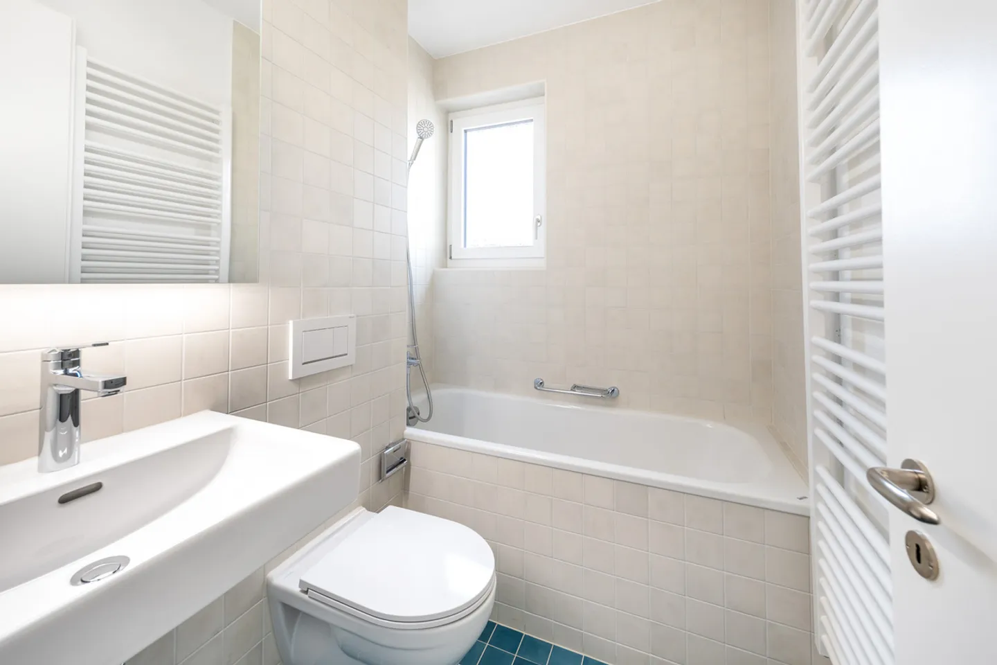 Freshly renovated - Central - Modern - Your new home? - Photo 12 of 13