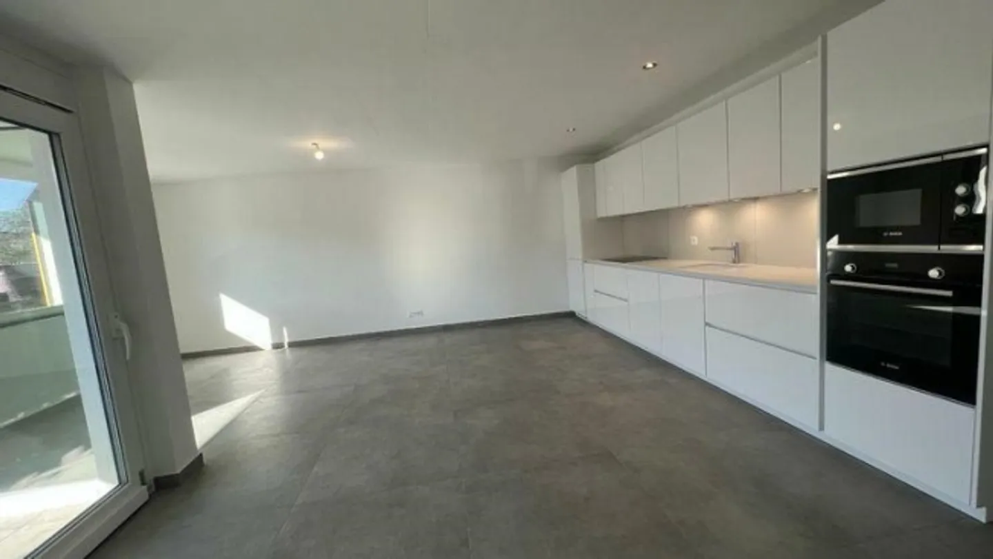In the center of the village, beautiful modern apartment of 113.5 m2 with balcony. - Photo 3 of 9