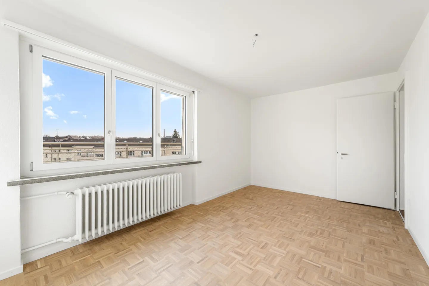 Freshly renovated - Central - Modern - Your new home? - Photo 9 of 13