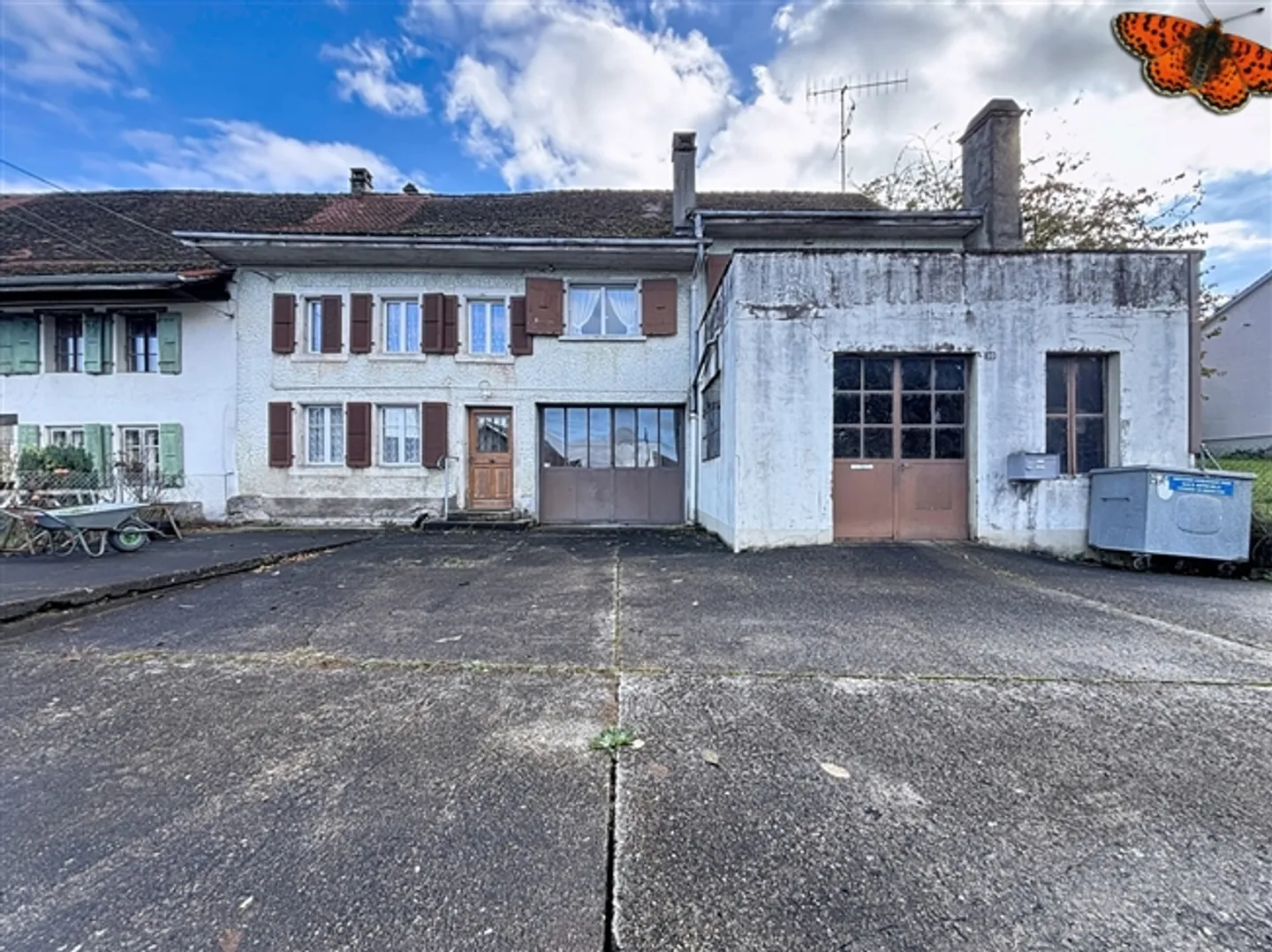 Bâtiment mixte authentique avec forge à rénover à Grandcour - Photo 1 sur 19