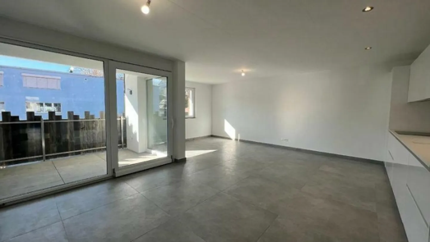 In the center of the village, beautiful modern apartment of 113.5 m2 with balcony. - Photo 4 of 9