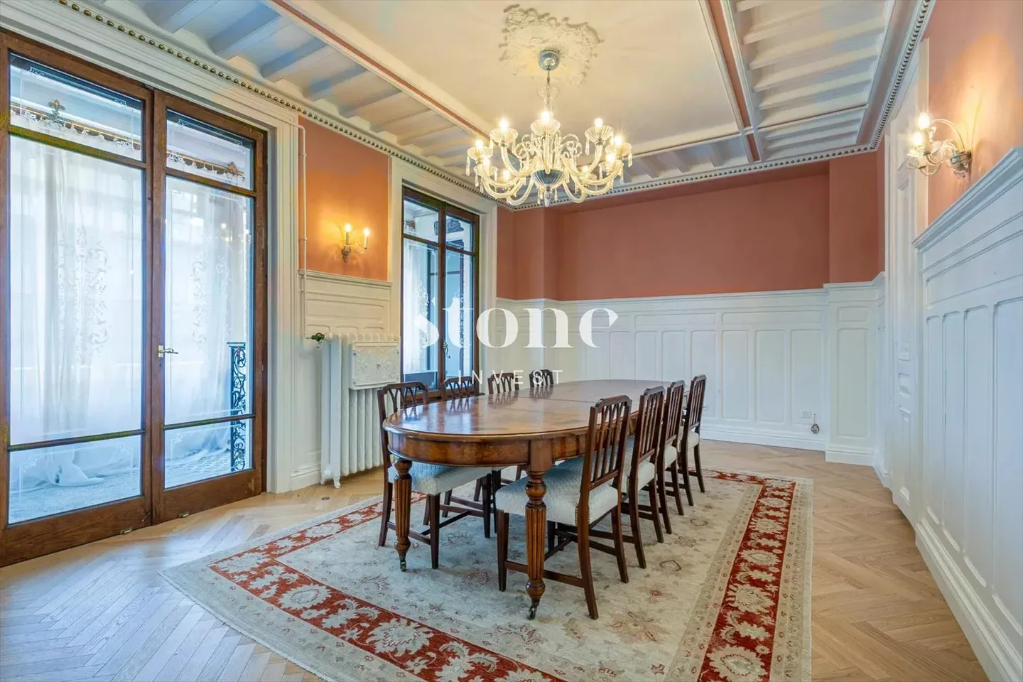 Magnificent Apartment with Character - Photo 5 of 11