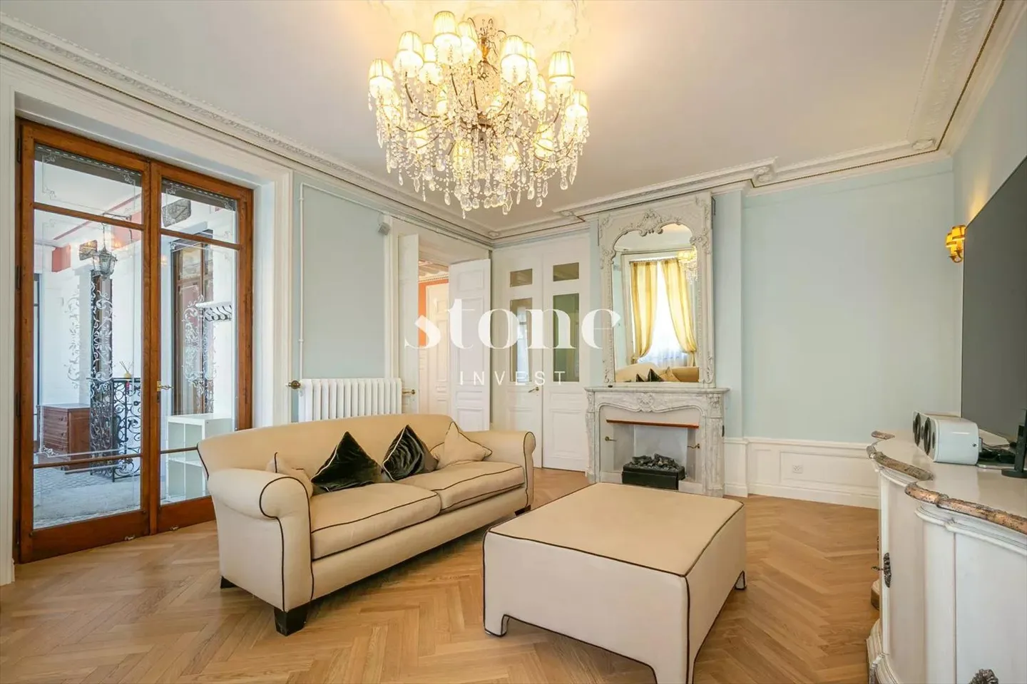 Magnificent Apartment with Character - Photo 2 of 11