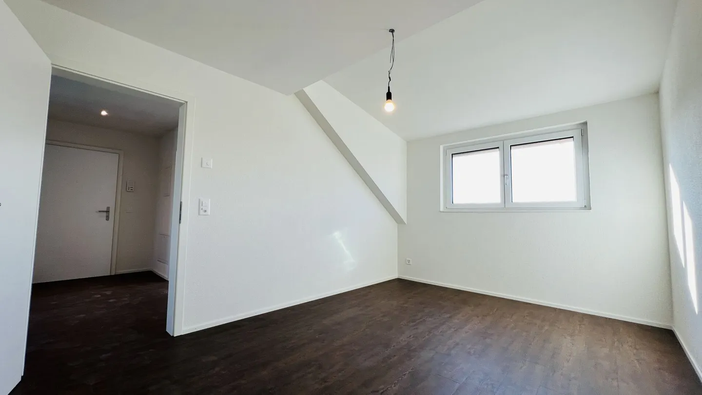 Totalsanierte 2.5-Zimmer-Wohnung mit Balkon und eigenem Waschturm - Foto 4 von 9