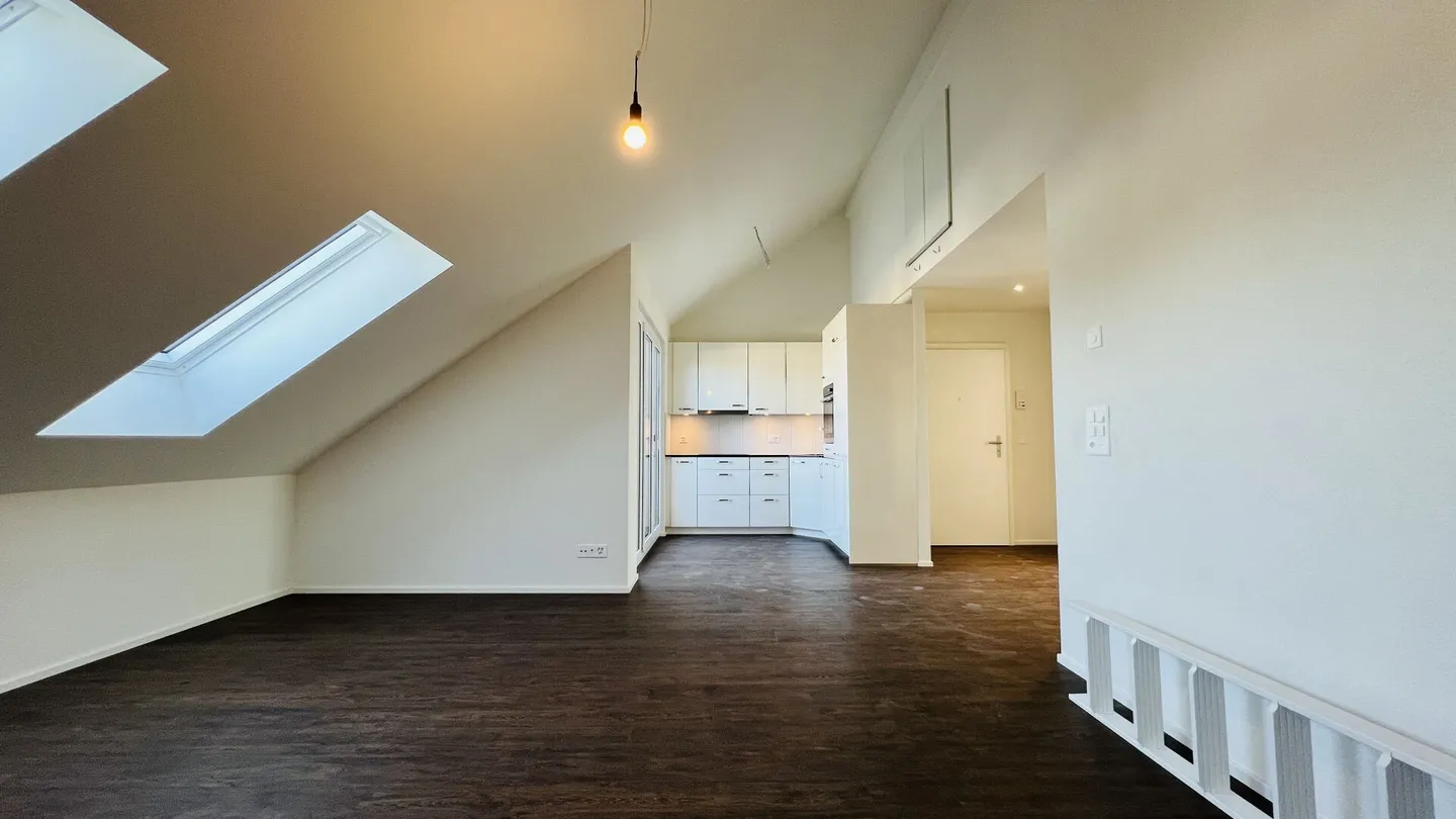 Totalsanierte 2.5-Zimmer-Wohnung mit Balkon und eigenem Waschturm - Foto 5 von 9