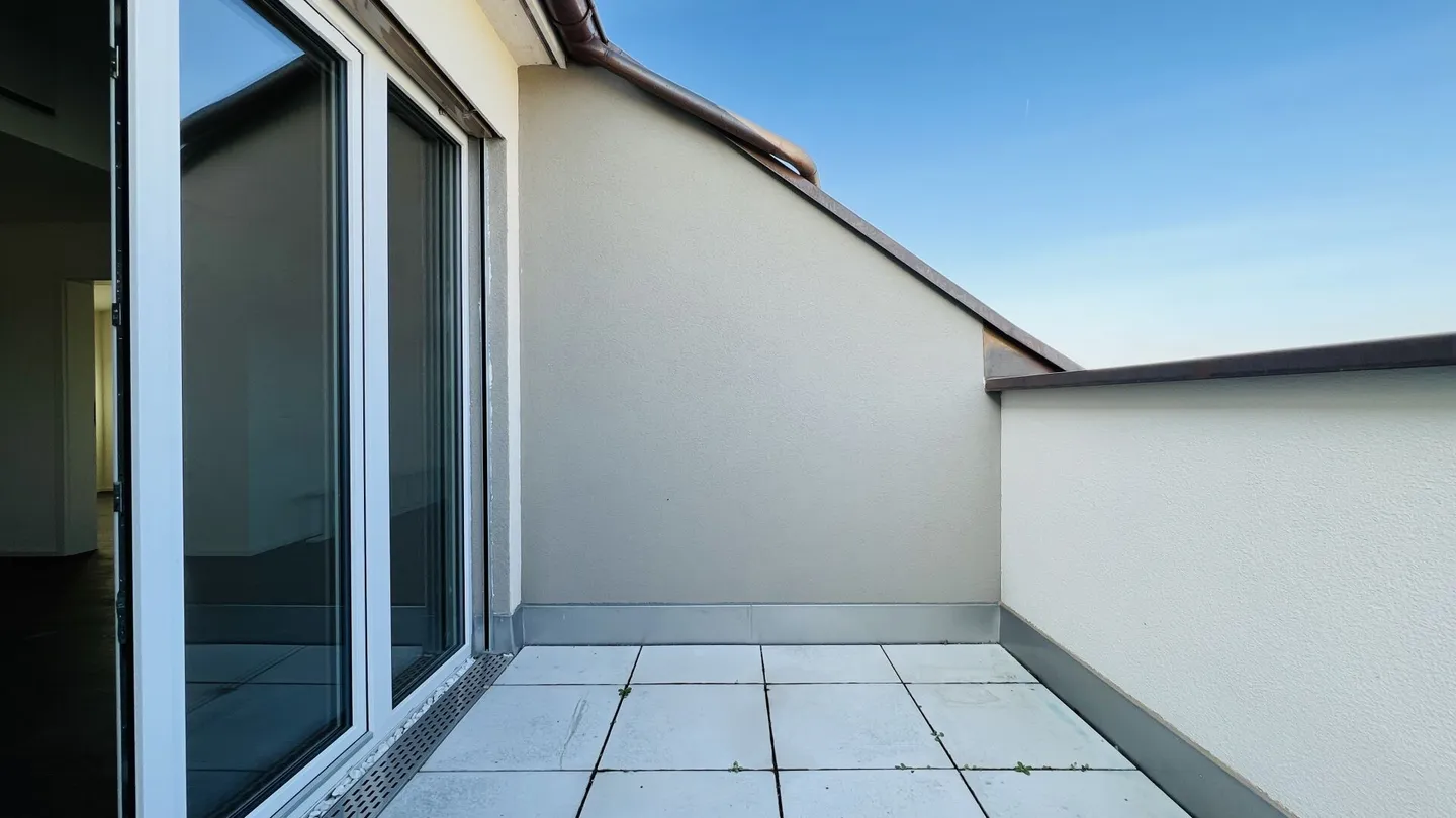 Totalsanierte 2.5-Zimmer-Wohnung mit Balkon und eigenem Waschturm - Foto 6 von 9