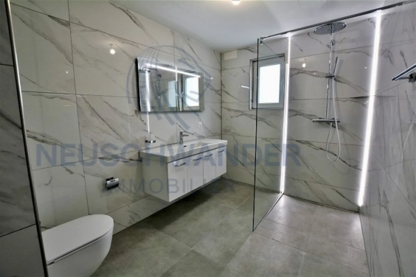 In the center of the village, beautiful modern apartment of 113.5 m2 with balcony. - Photo 7 of 9