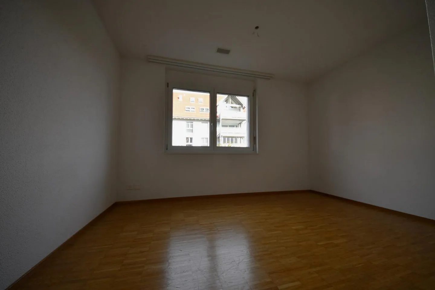 Appartement en attique 4.5 à louer à Kloten - Photo 4 sur 4