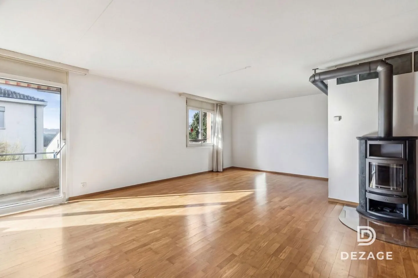 Appartamento da ristrutturare, con potenziale per 5,5 stanze, nel cuore del villaggio - Foto 2 di 13