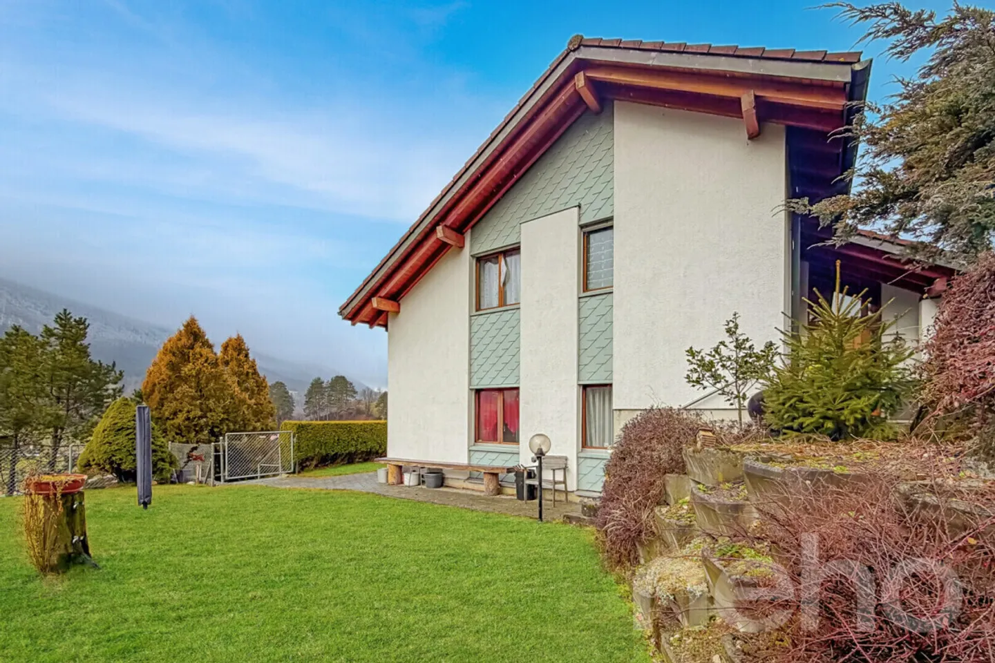 Una villa immersa nella luce, sospesa tra cielo e montagne - Foto 2 di 12