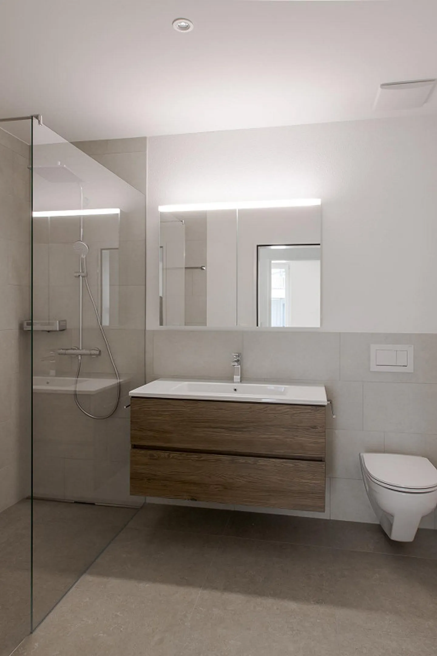 Bellissimo e moderno appartamento di 2,5 stanze in affitto in una posizione tranquilla - Foto 6 di 8