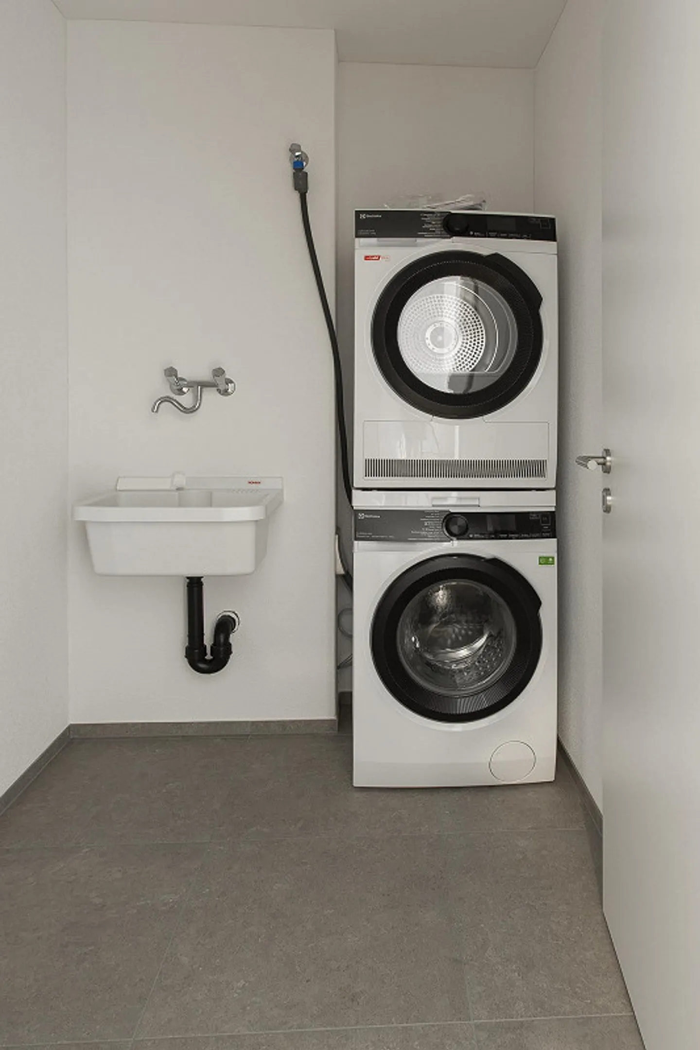Bellissimo e moderno appartamento di 2,5 stanze in affitto in una posizione tranquilla - Foto 7 di 8