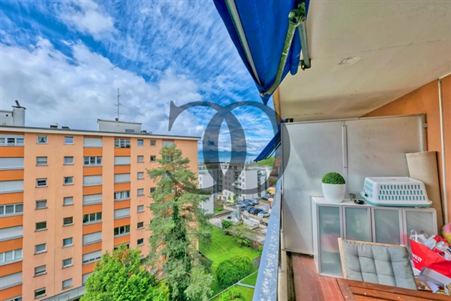 Exclusive 2.5 Room Apartment with Lake View - Photo 8 of 9