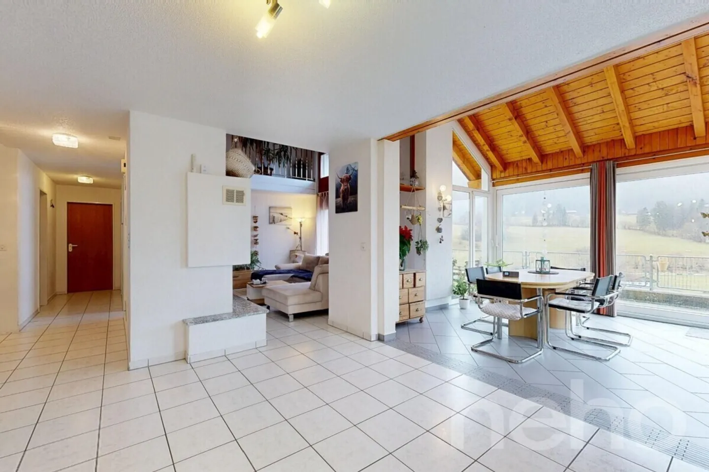 Una villa immersa nella luce, sospesa tra cielo e montagne - Foto 12 di 12