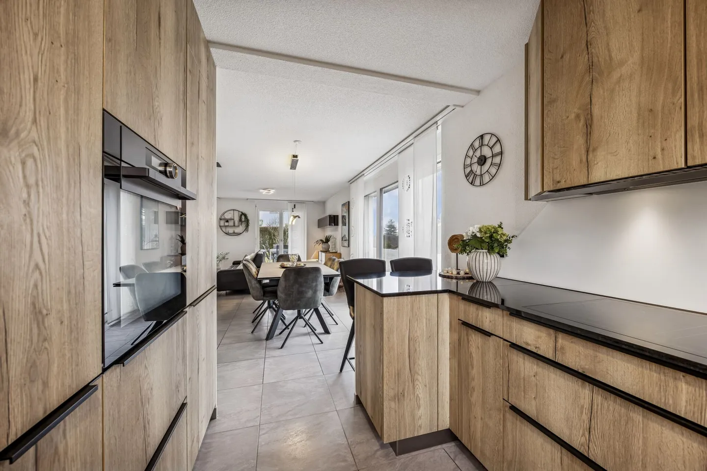 Casa a schiera angolare ben tenuta in un tranquillo quartiere familiare - Foto 5 di 13