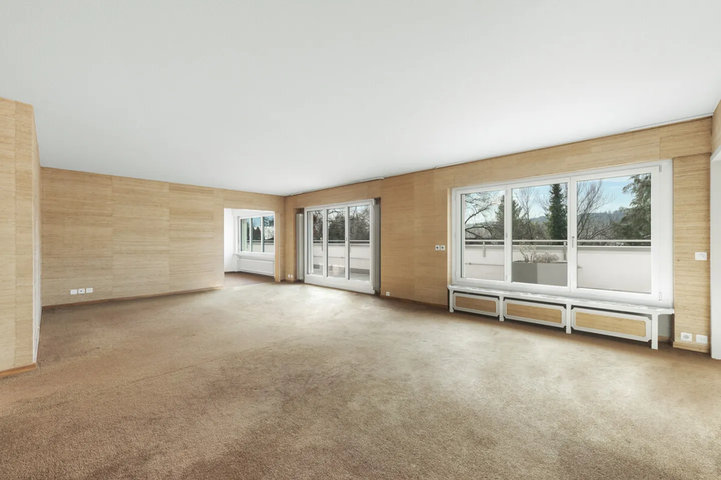 Winterthur: high above the city - spacious with potential - Photo 2 of 7