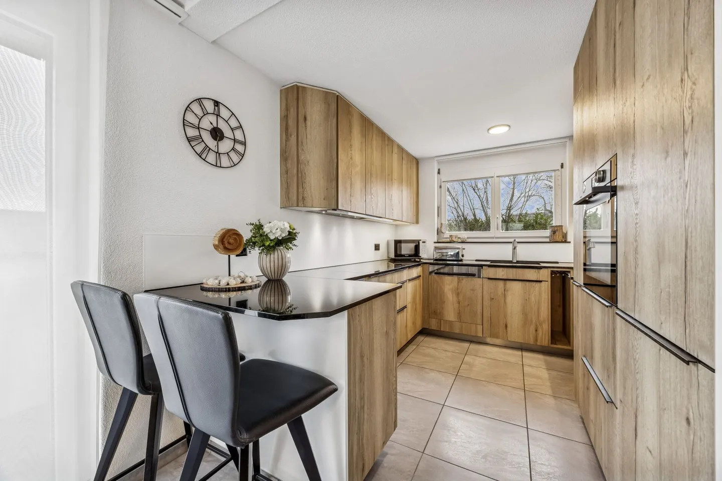 Casa a schiera angolare ben tenuta in un tranquillo quartiere familiare - Foto 6 di 13