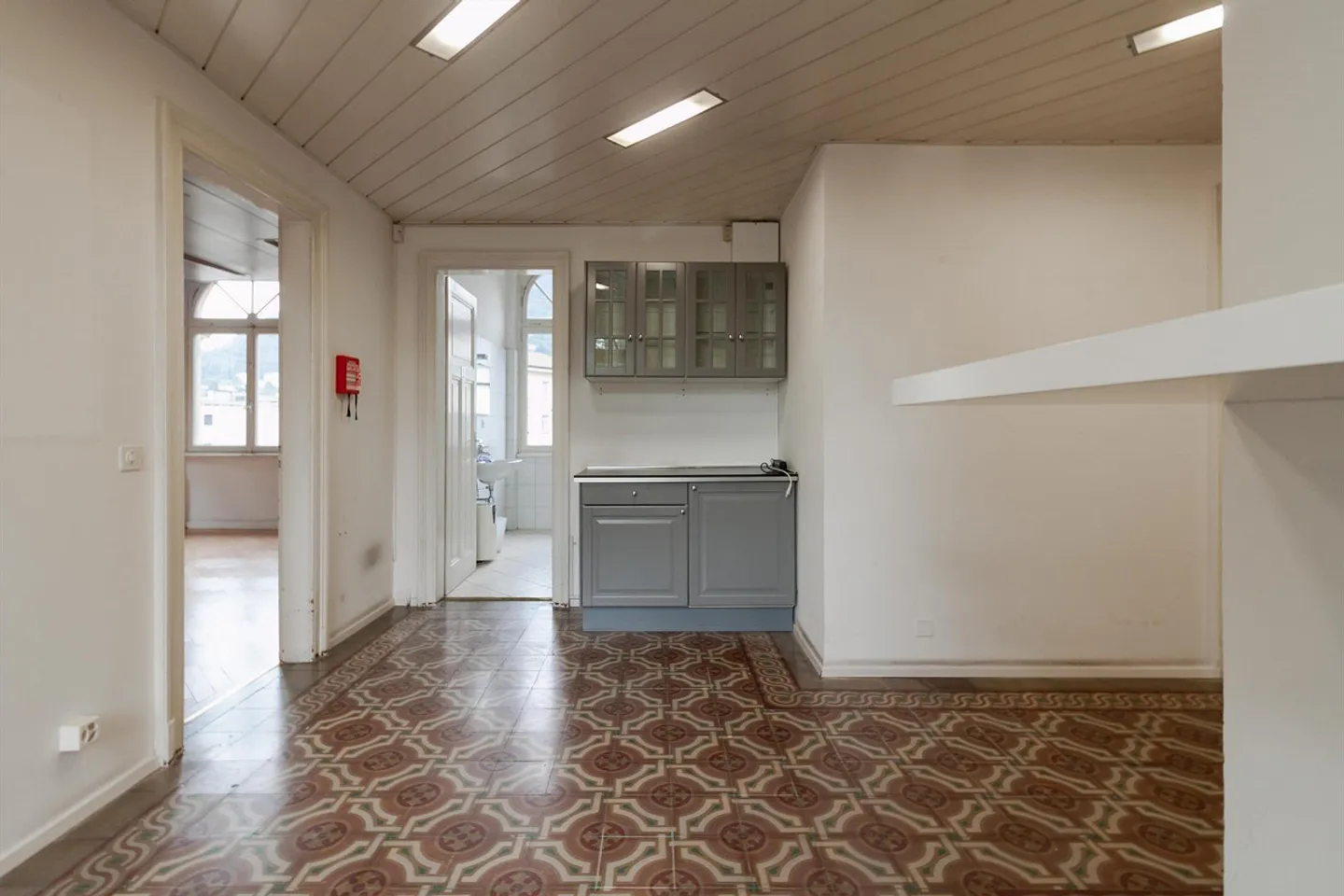 Lugano-Loreto Office with 5 Rooms, Terrace and Parking Spaces - Photo 8 of 9