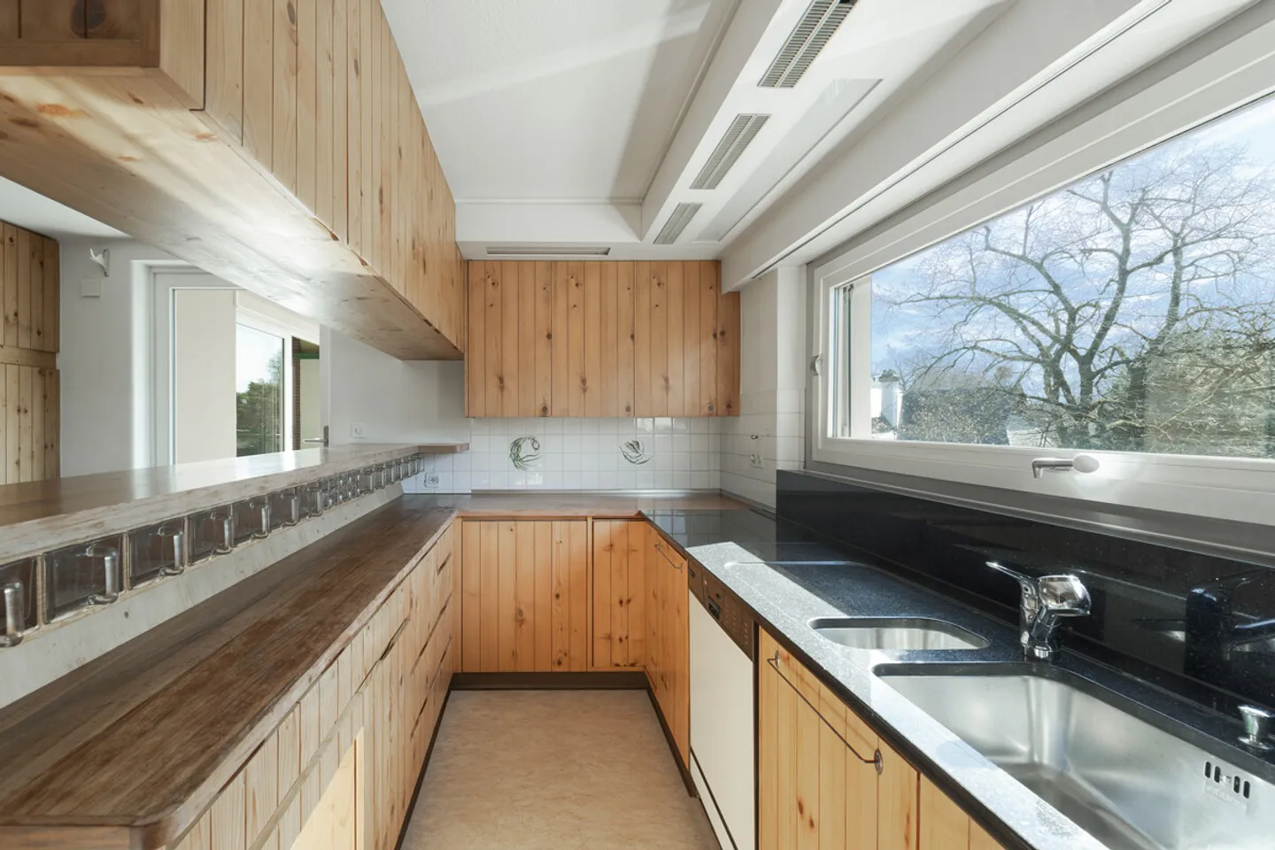 Winterthur: high above the city - spacious with potential - Photo 6 of 7