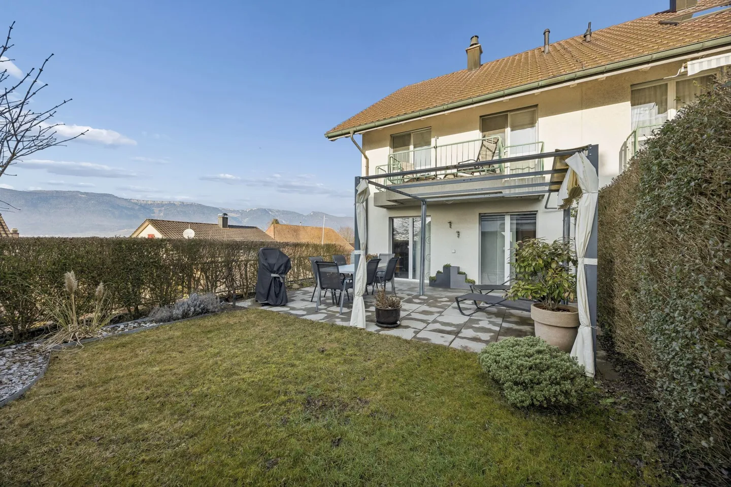 Casa a schiera angolare ben tenuta in un tranquillo quartiere familiare - Foto 11 di 13