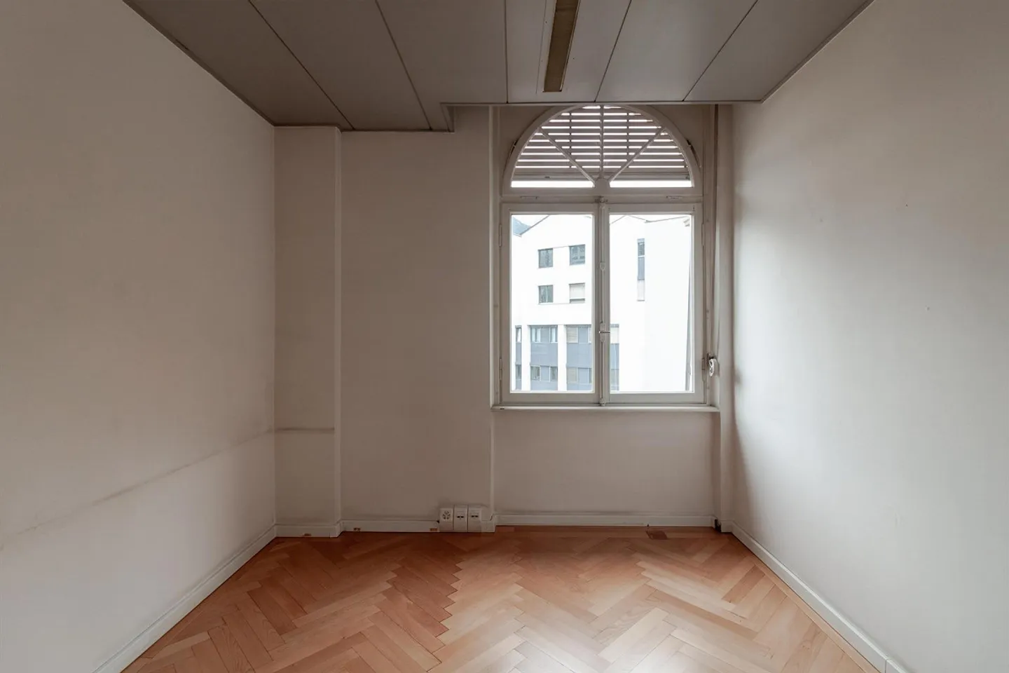 Lugano-Loreto Office with 5 Rooms, Terrace and Parking Spaces - Photo 6 of 9