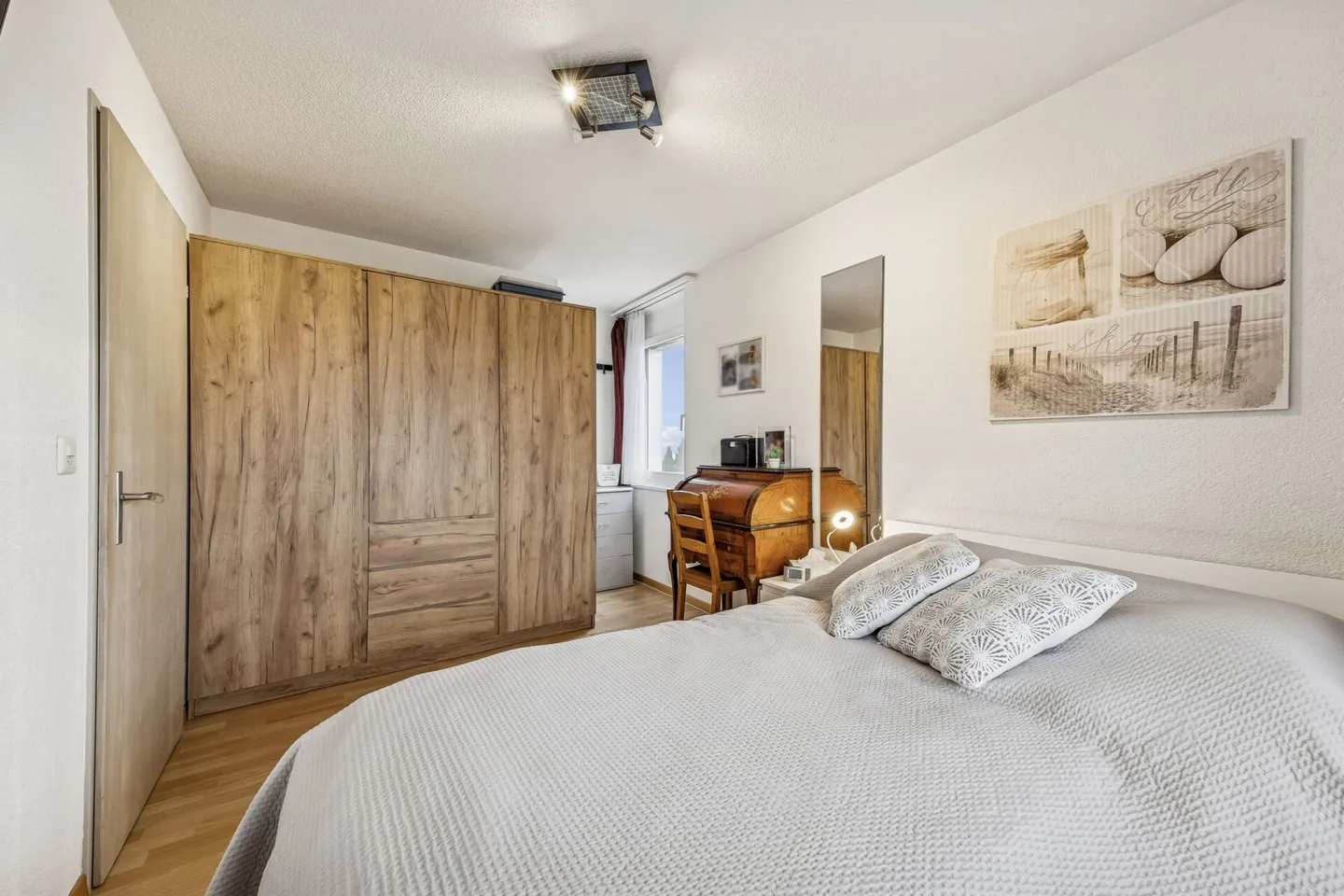 Casa a schiera angolare ben tenuta in un tranquillo quartiere familiare - Foto 7 di 13