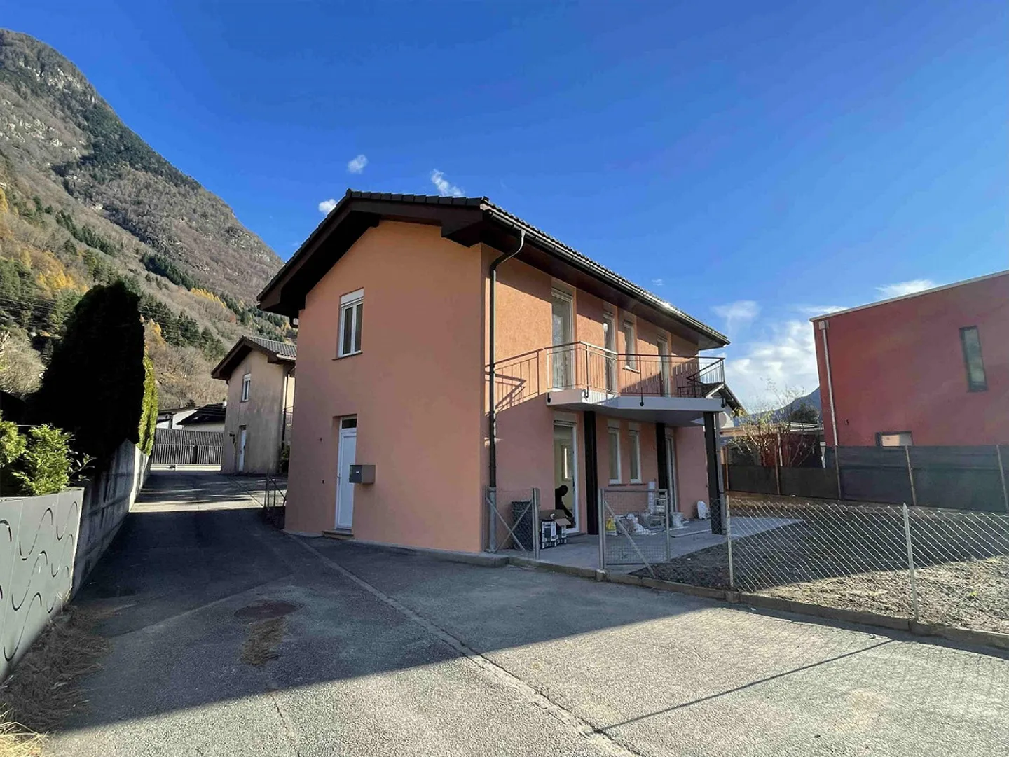 Vollständig renovierte Villa mit schönem flachem Garten - Foto 3 von 11