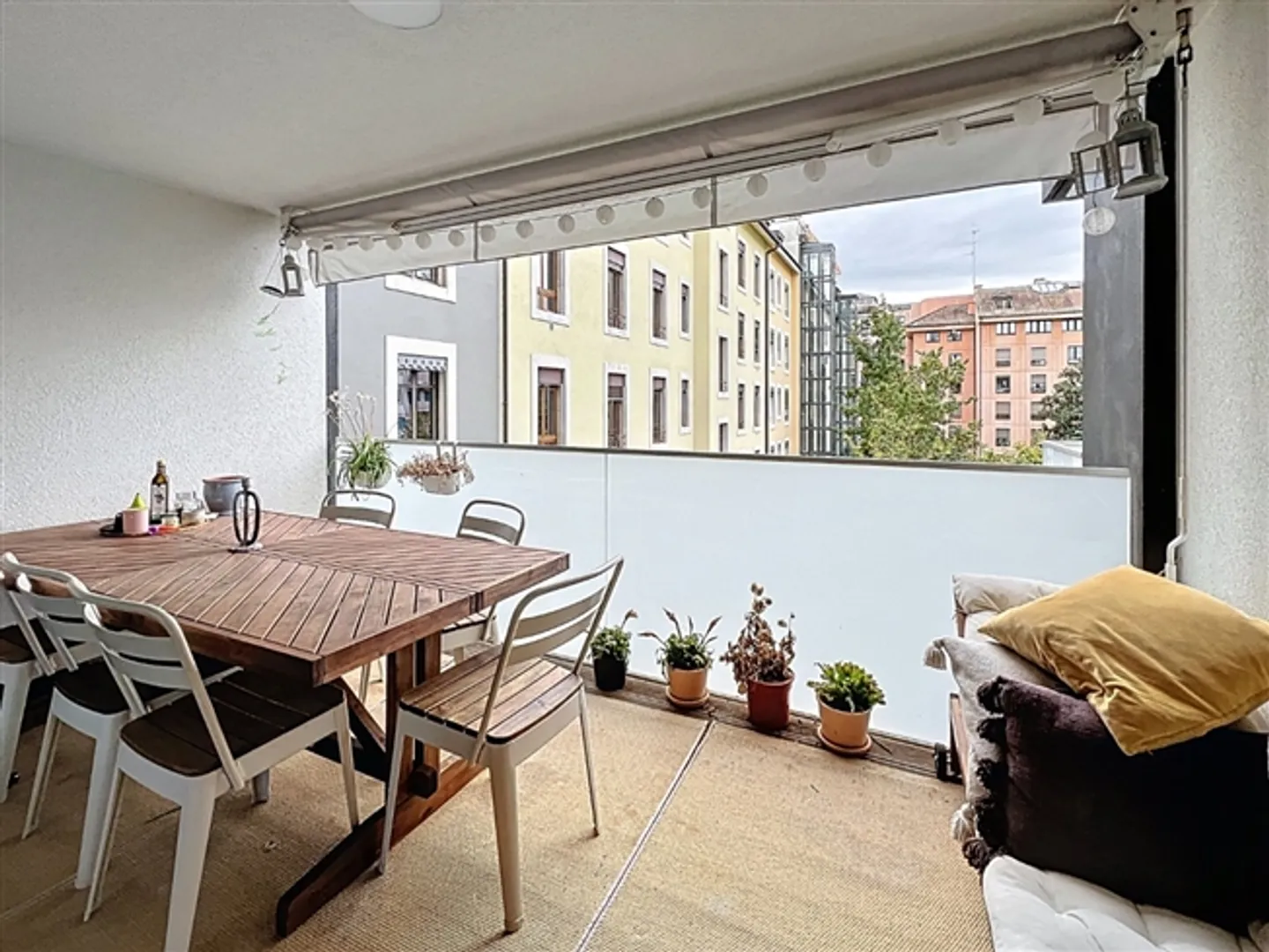 «Grosszügige, quere und helle 5-Zimmer-Wohnung mit überdachtem Parkplatz für CHF 200.-/Monat. Pachtvertrag für einen Zeitraum von 5 Jahren, verlängerbar um 5 Jahre in 5 Jahren.» - Foto 10 von 12