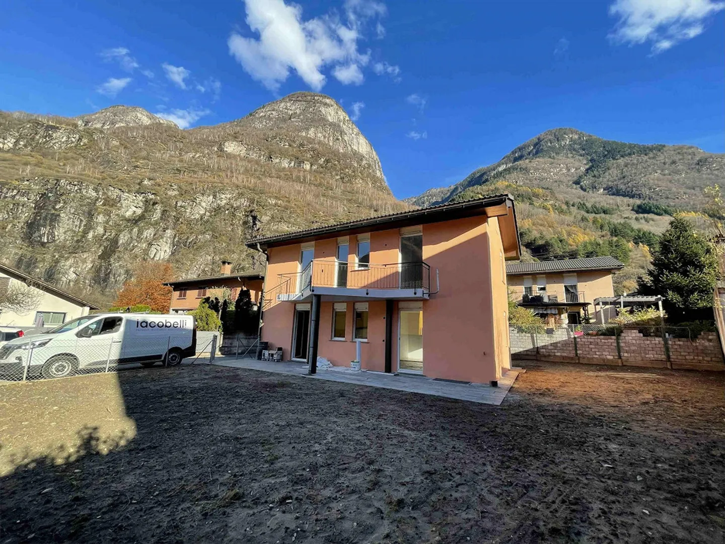 Vollständig renovierte Villa mit schönem flachem Garten - Foto 4 von 11