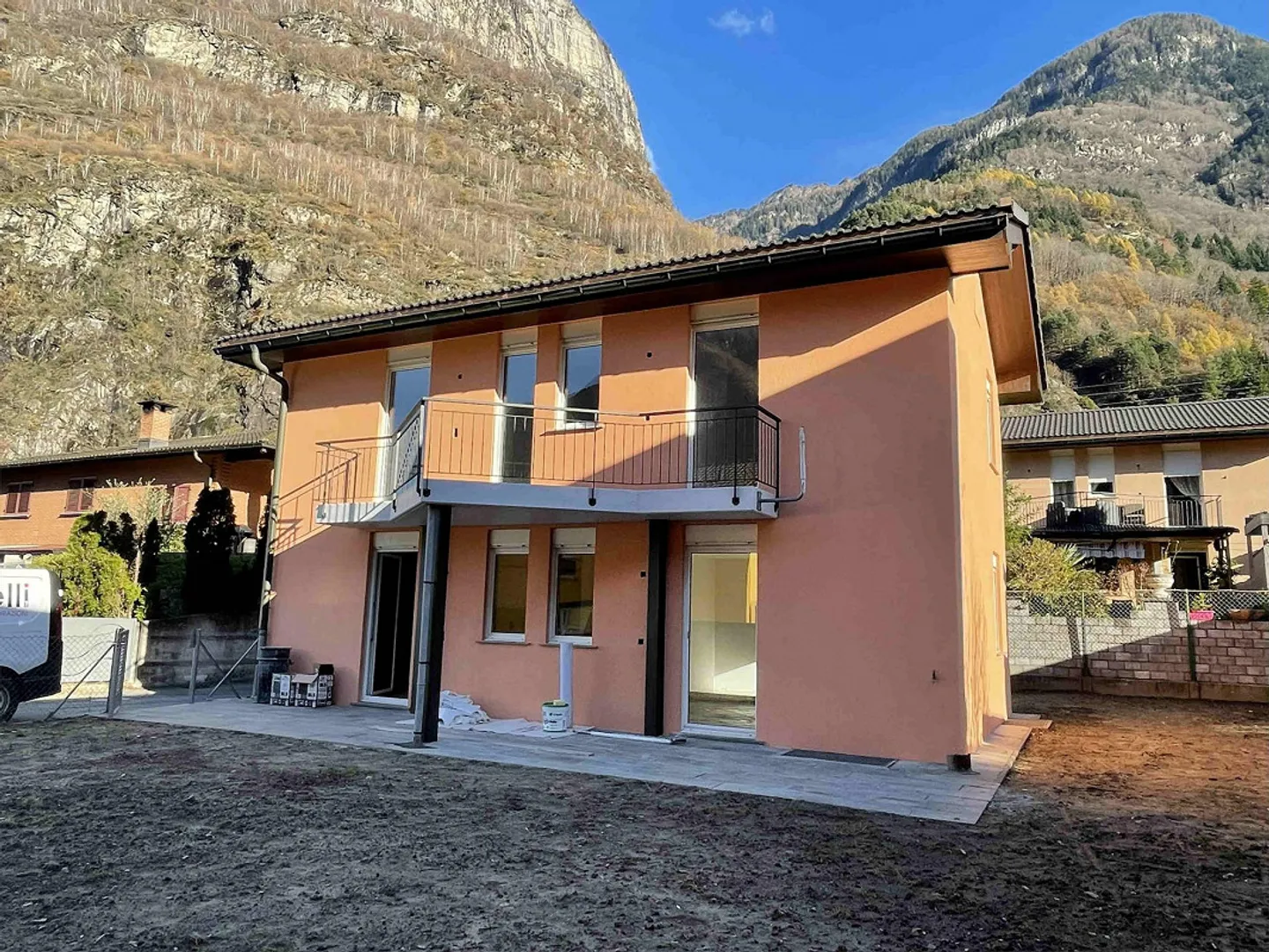 Vollständig renovierte Villa mit schönem flachem Garten - Foto 1 von 11