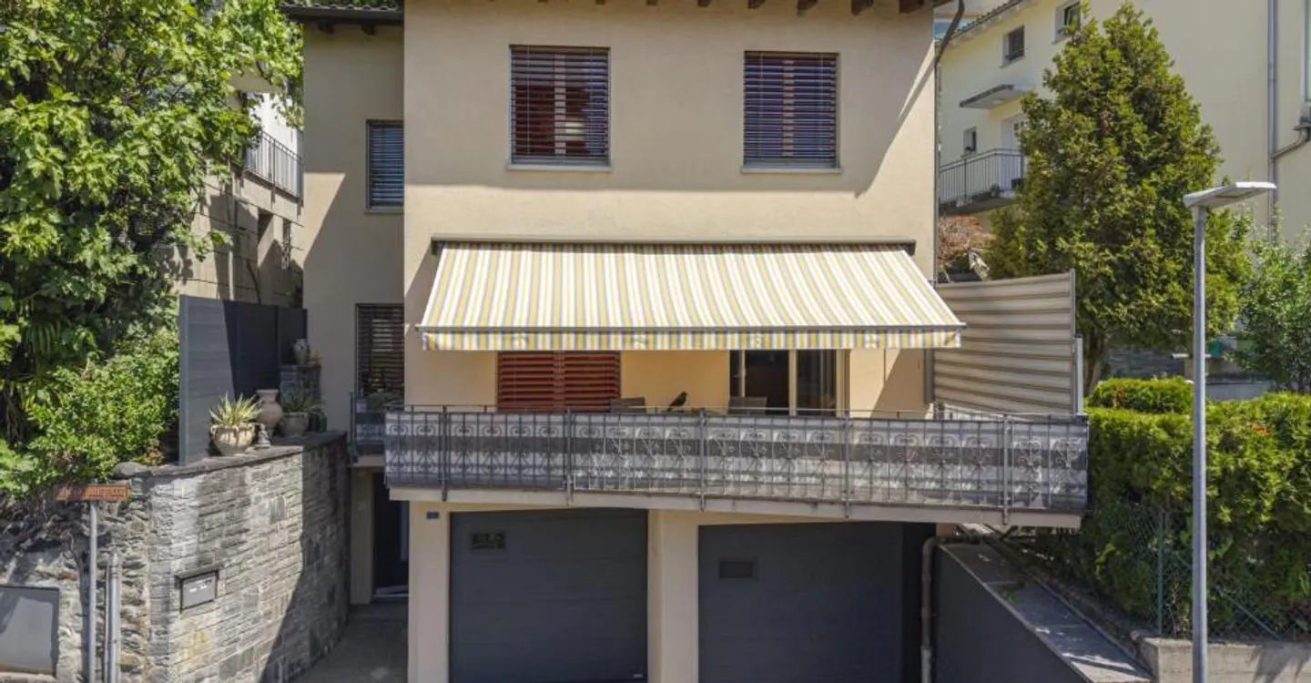 SPAZIO, KOMFORT UND AUSBLICK AUF LOCARNO - Foto 1 von 6