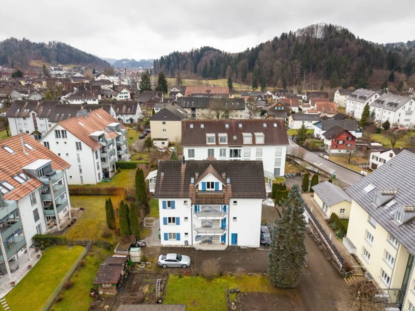 Spacious Apartment with Hobby Room - Photo 5 of 5