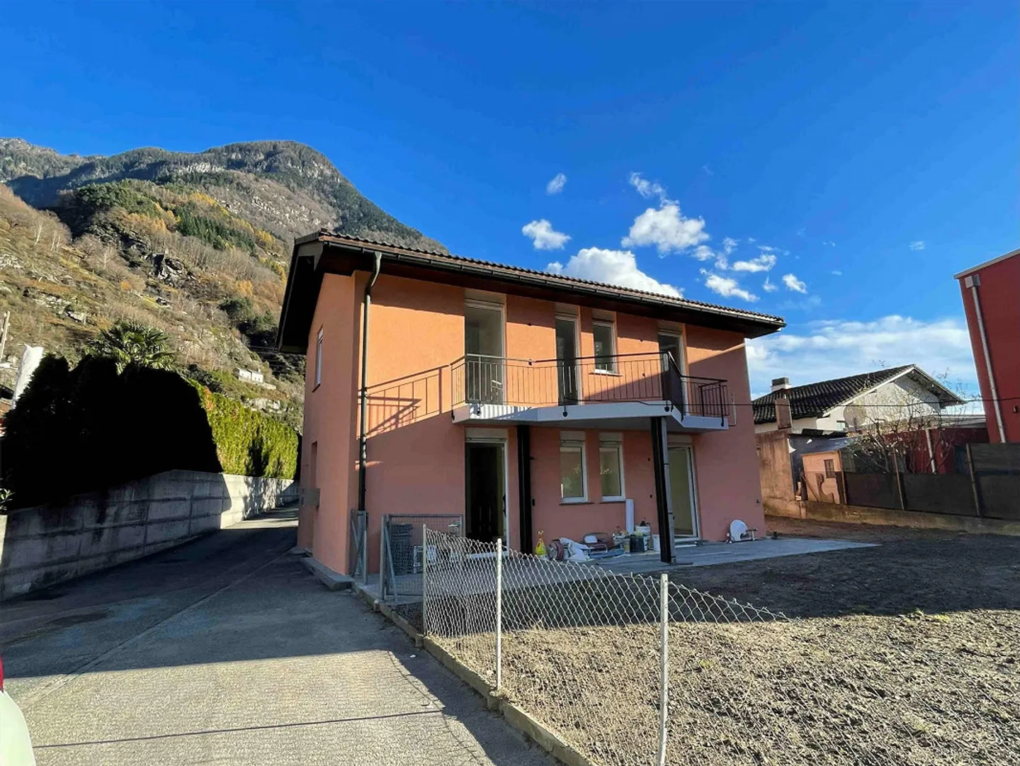 Vollständig renovierte Villa mit schönem flachem Garten - Foto 2 von 11