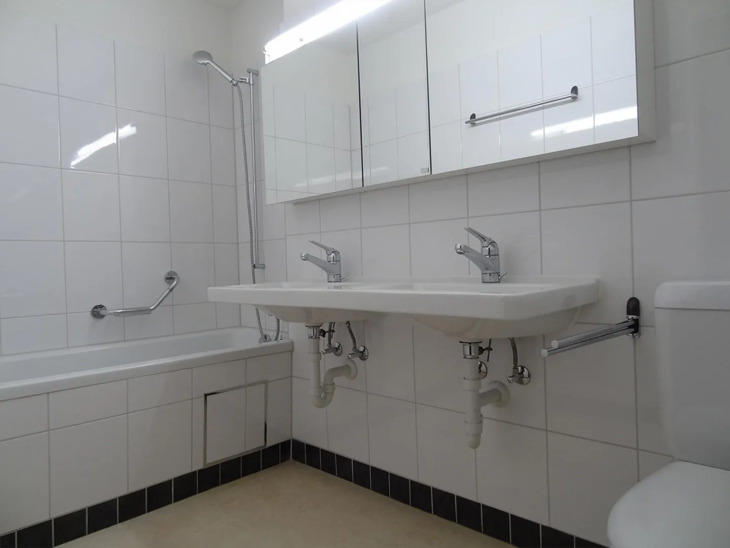 Large 4.5-room apartment for rent in the Mischeli development - Photo 7 of 8
