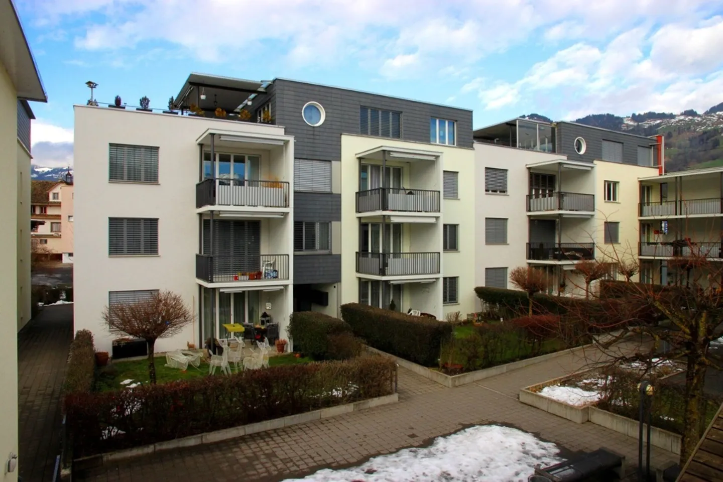 Appartement penthouse pratique de 4,5 pièces avec une vue magnifique - Photo 4 sur 4